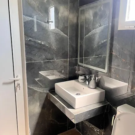 Ari Apartment *
